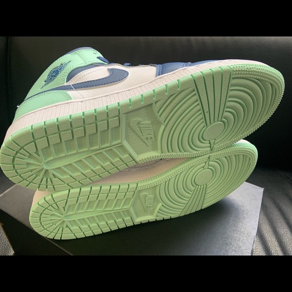 ⛔️ S O L D ⛔️ — Jordan 1 Mid MINT FOAM (GS) — 7Y - Picture 5 of 8
